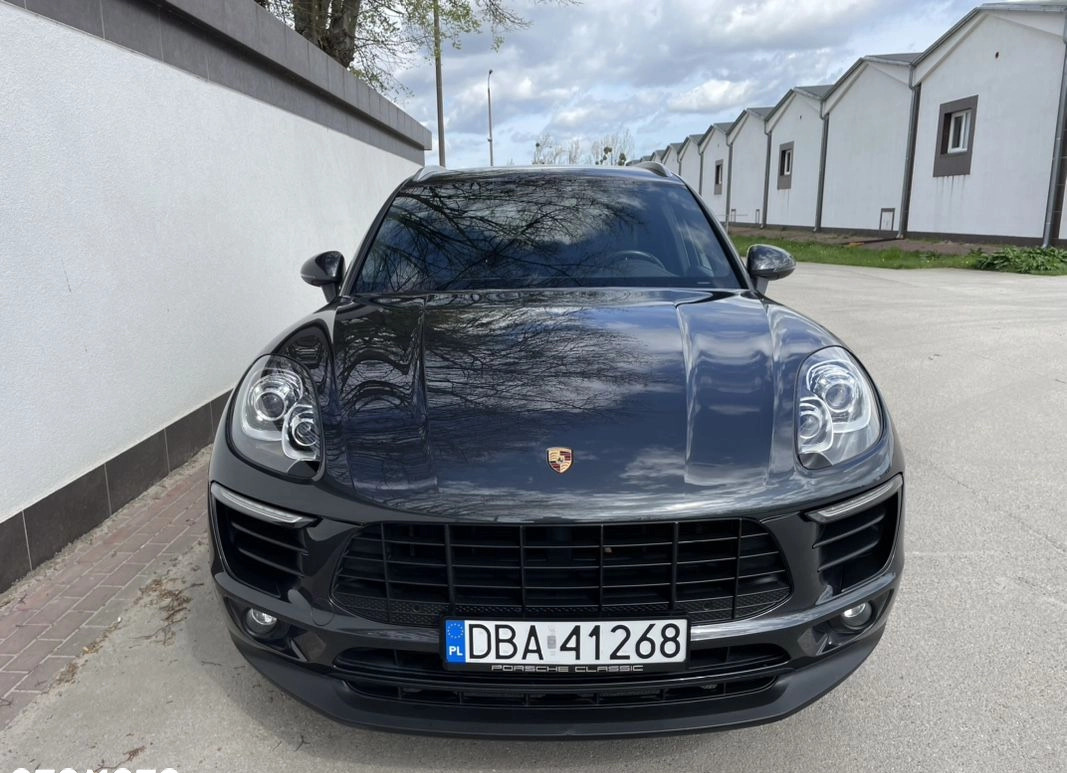 Porsche Macan cena 165900 przebieg: 98600, rok produkcji 2017 z Kisielice małe 191